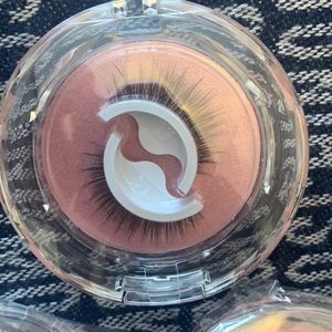 4 pairs of false lashes